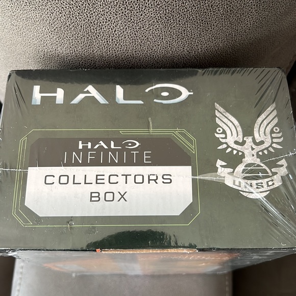 HALO INFINITE COLLECTORS BOX - Picture 5 of 12